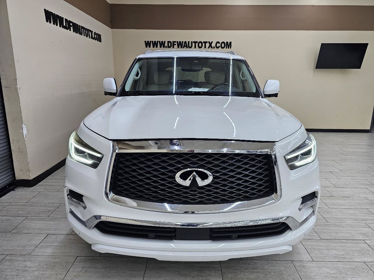 Used 2019 INFINITI QX80 Luxe w/ 22" Wheel Package AWD/4WD image 3