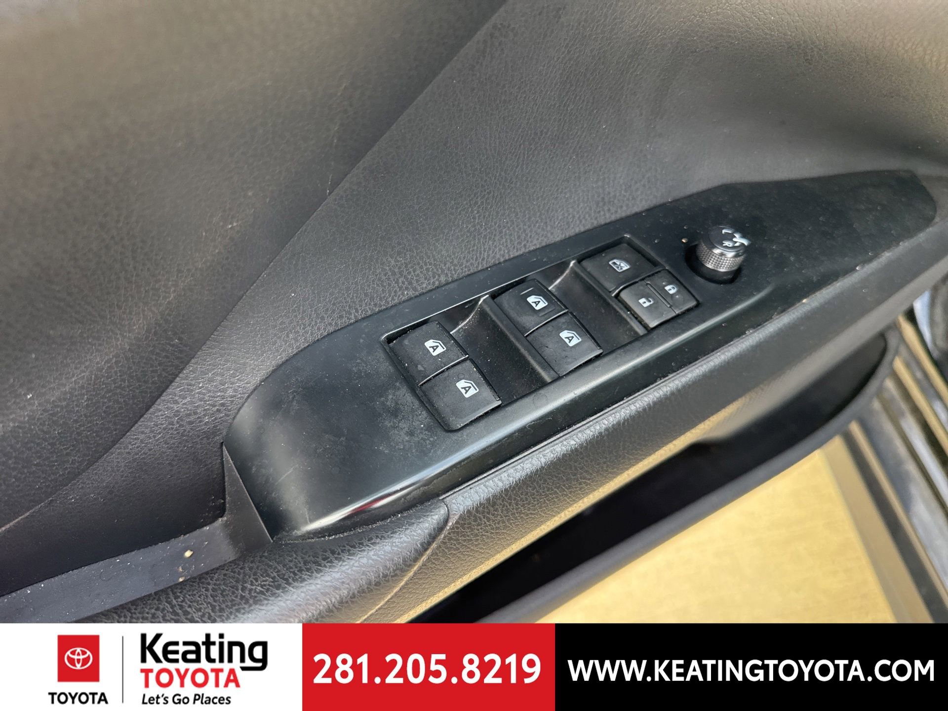 Used 2020 Toyota Camry SE w/ Convenience Package FWD image 11