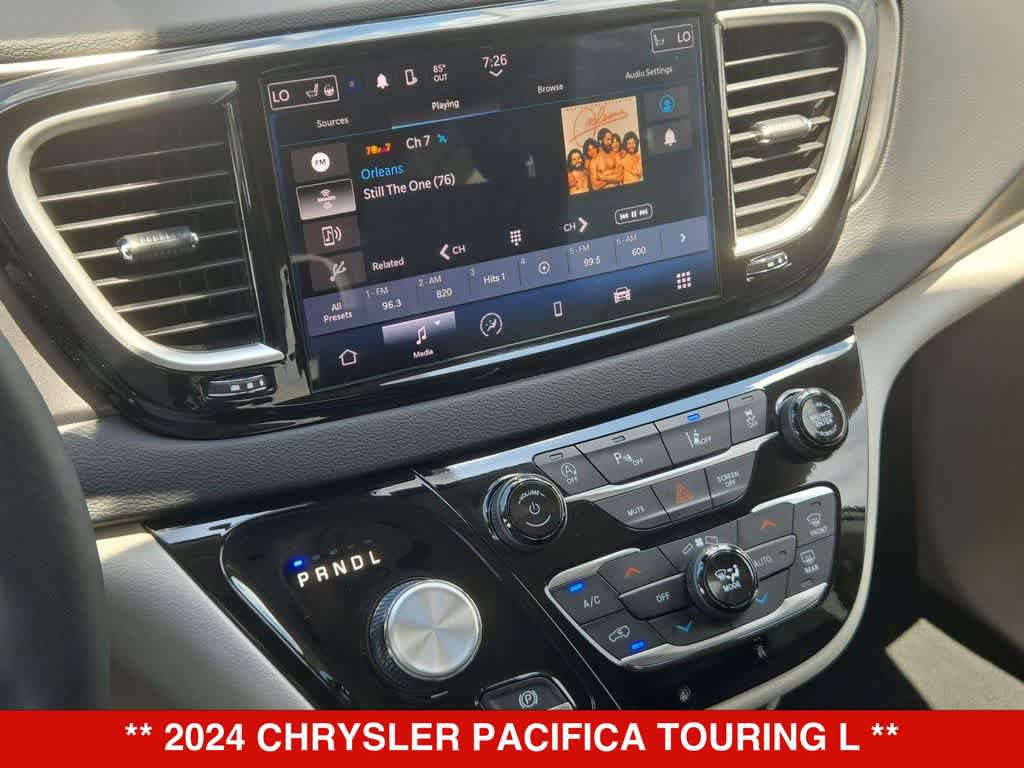 Used 2024 Chrysler Pacifica Touring-L FWD image 28