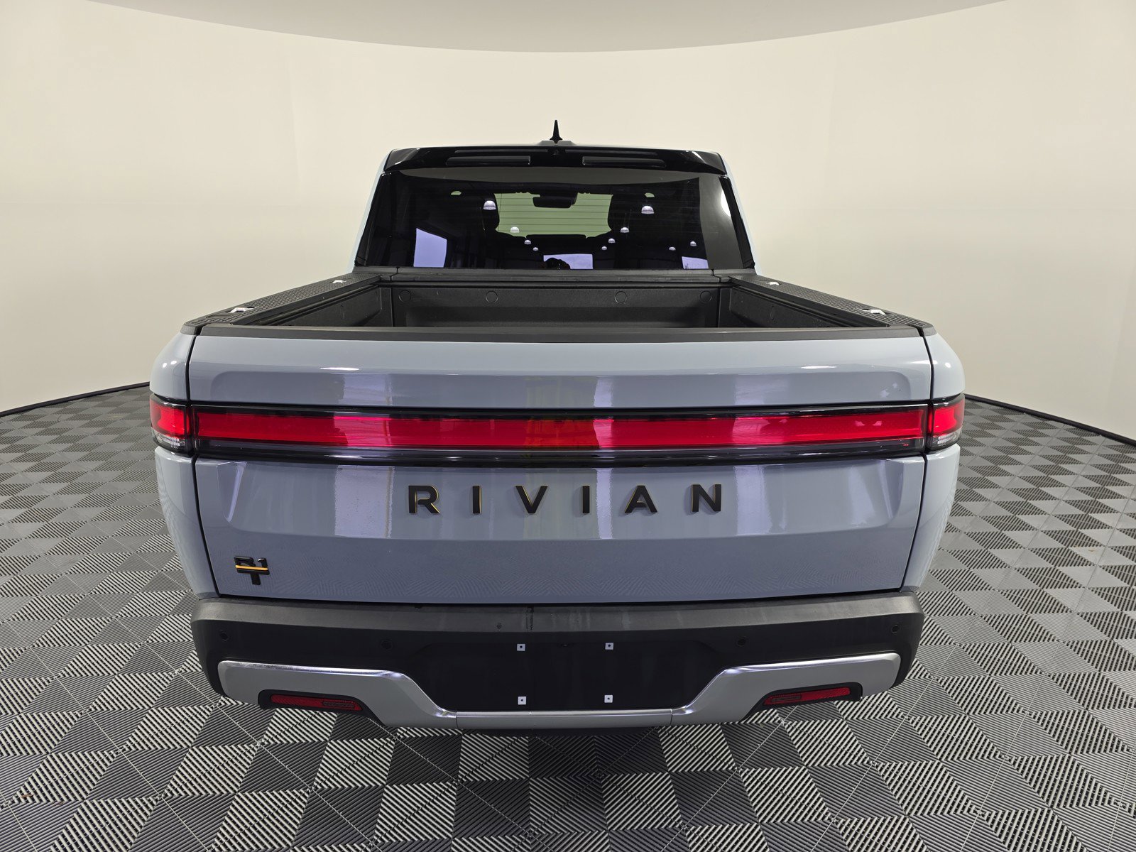 Used 2023 Rivian R1T Launch Edition image 4