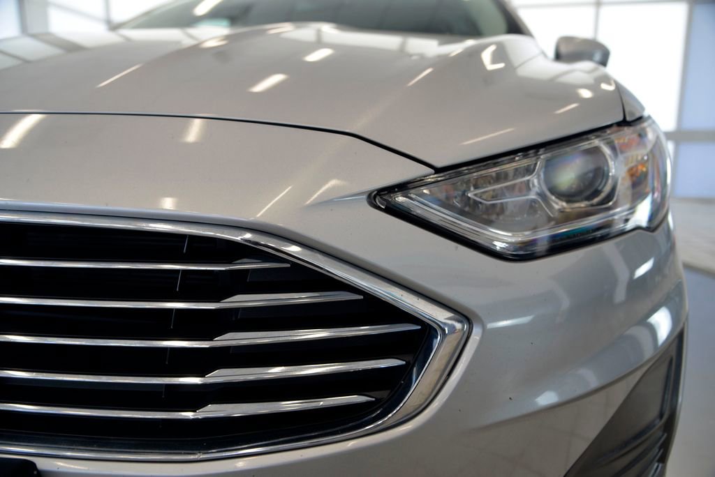 Used 2020 Ford Fusion SE image 11