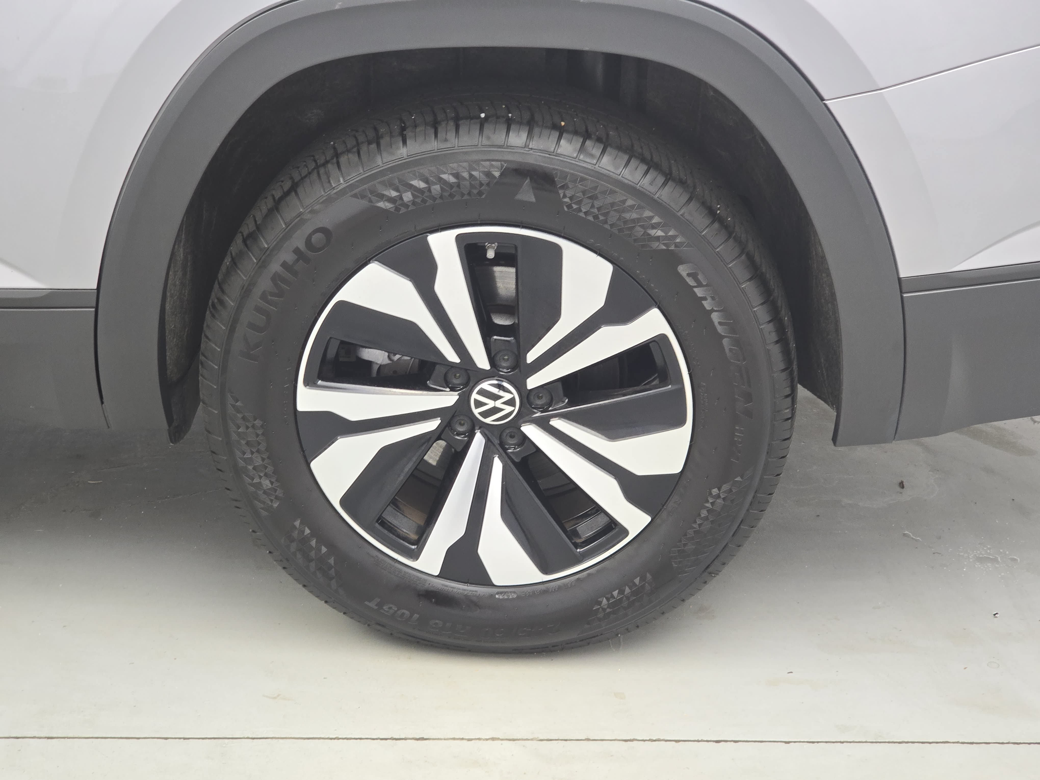 Certified 2026 Volkswagen Atlas SE FWD image 33