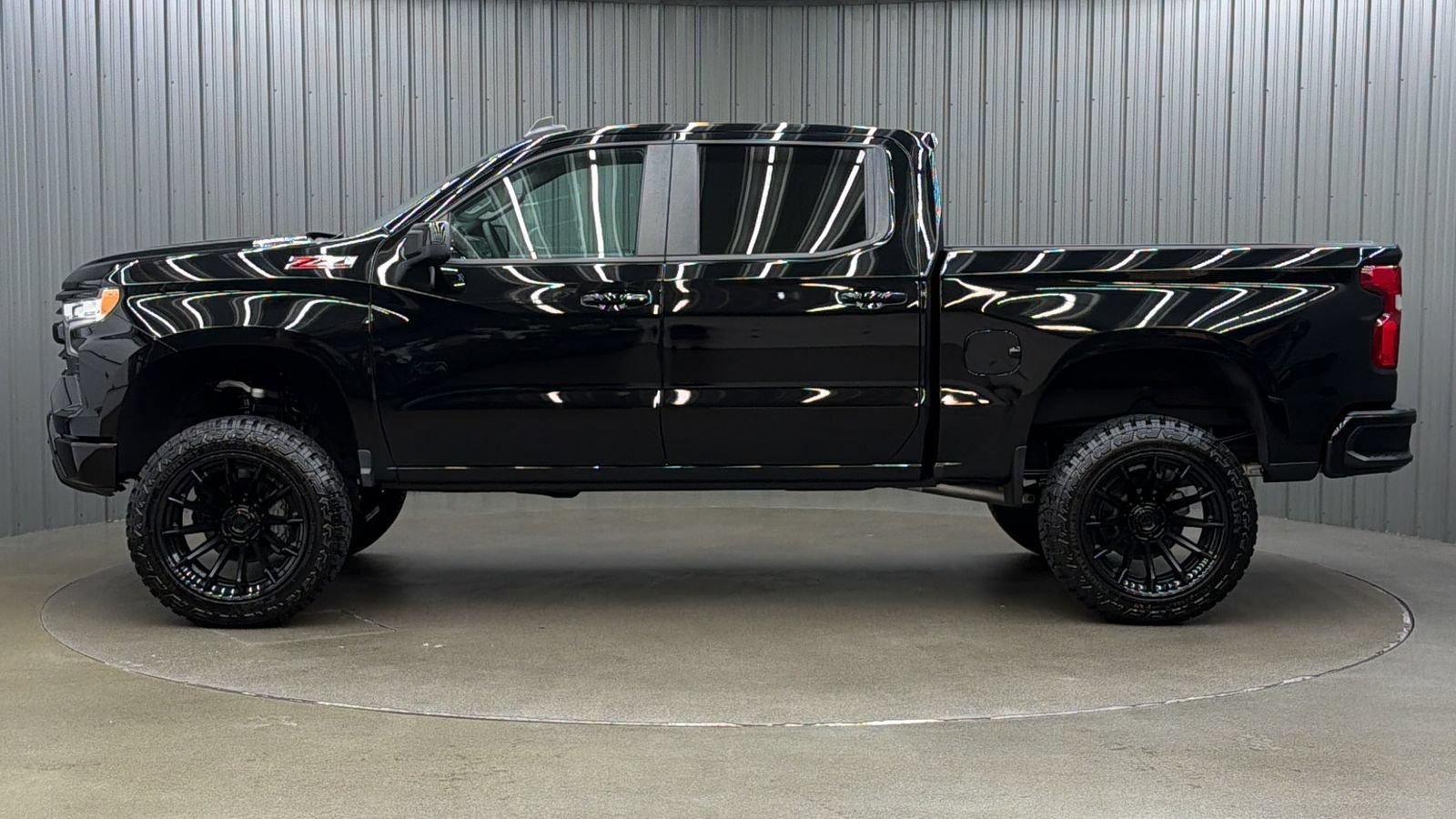 Used 2025 Chevrolet Silverado 1500 RST w/ Convenience Package II AWD/4WD image 2