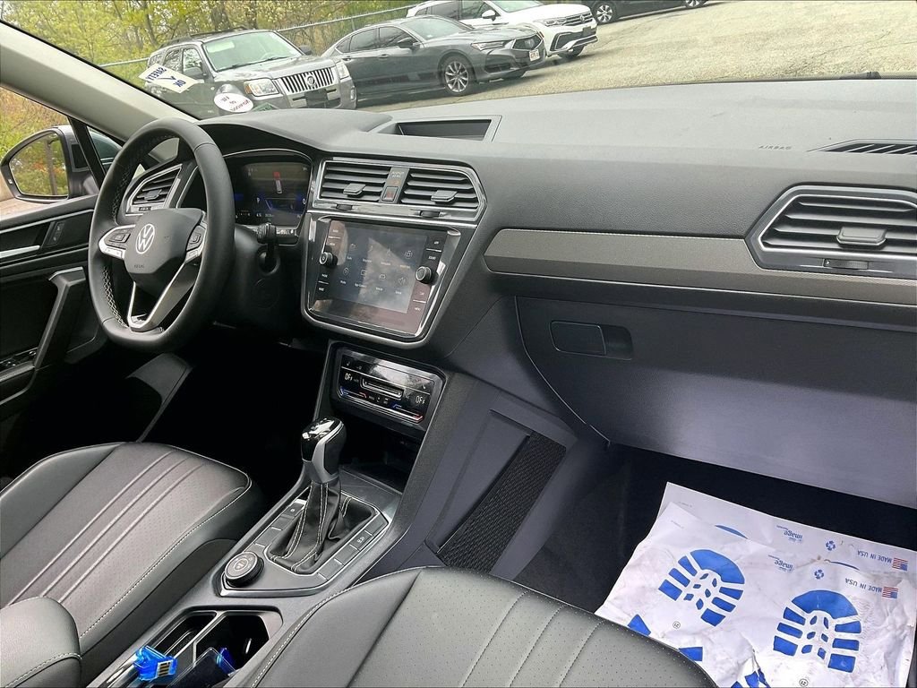 Certified 2023 Volkswagen Tiguan SE w/ Panoramic Sunroof Package AWD/4WD image 14