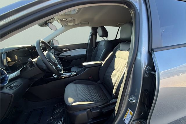 Certified 2025 Chevrolet Trax LT w/ Driver Confidence Package image 16