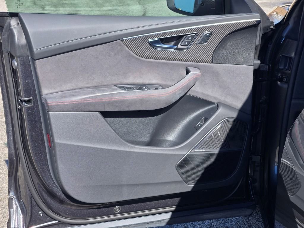 Used 2025 Audi RS Q8 performance image 17