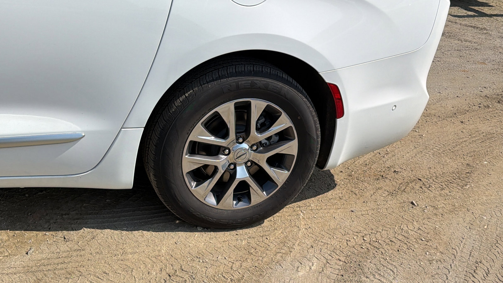 Used 2024 Chrysler Pacifica Pinnacle image 12