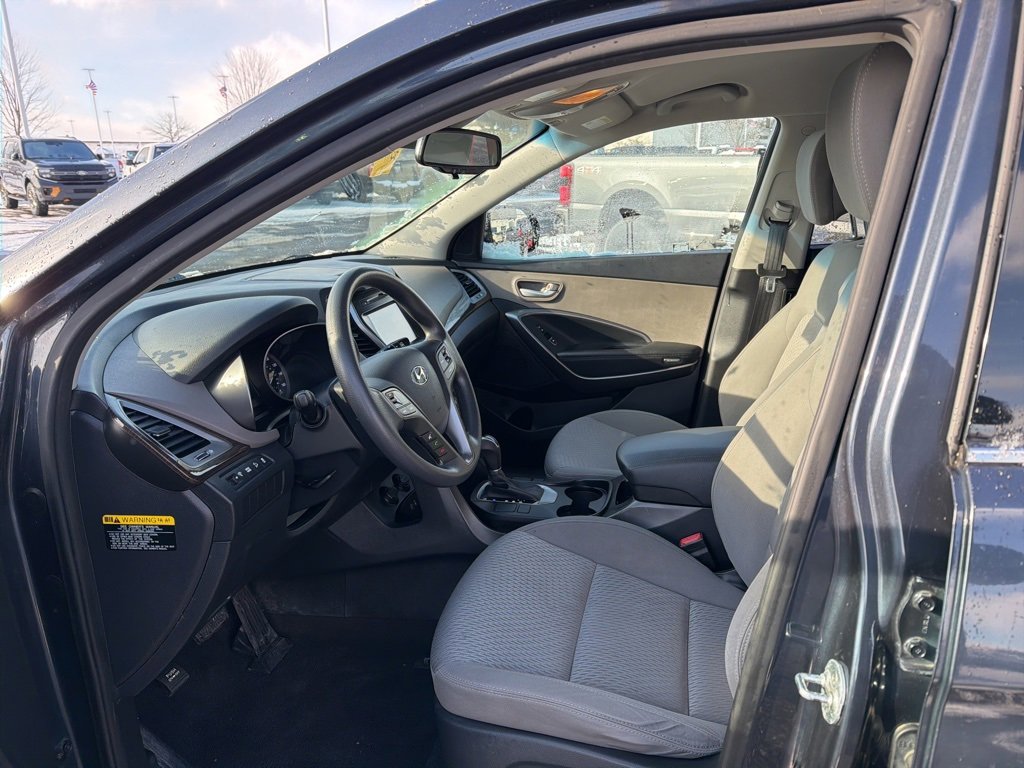 Used 2017 Hyundai Santa Fe SE image 25