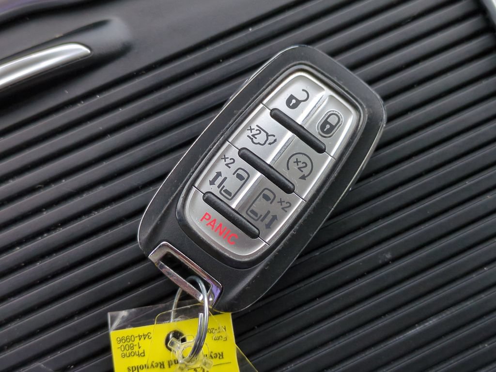 Used 2023 Chrysler Pacifica Touring-L FWD image 27
