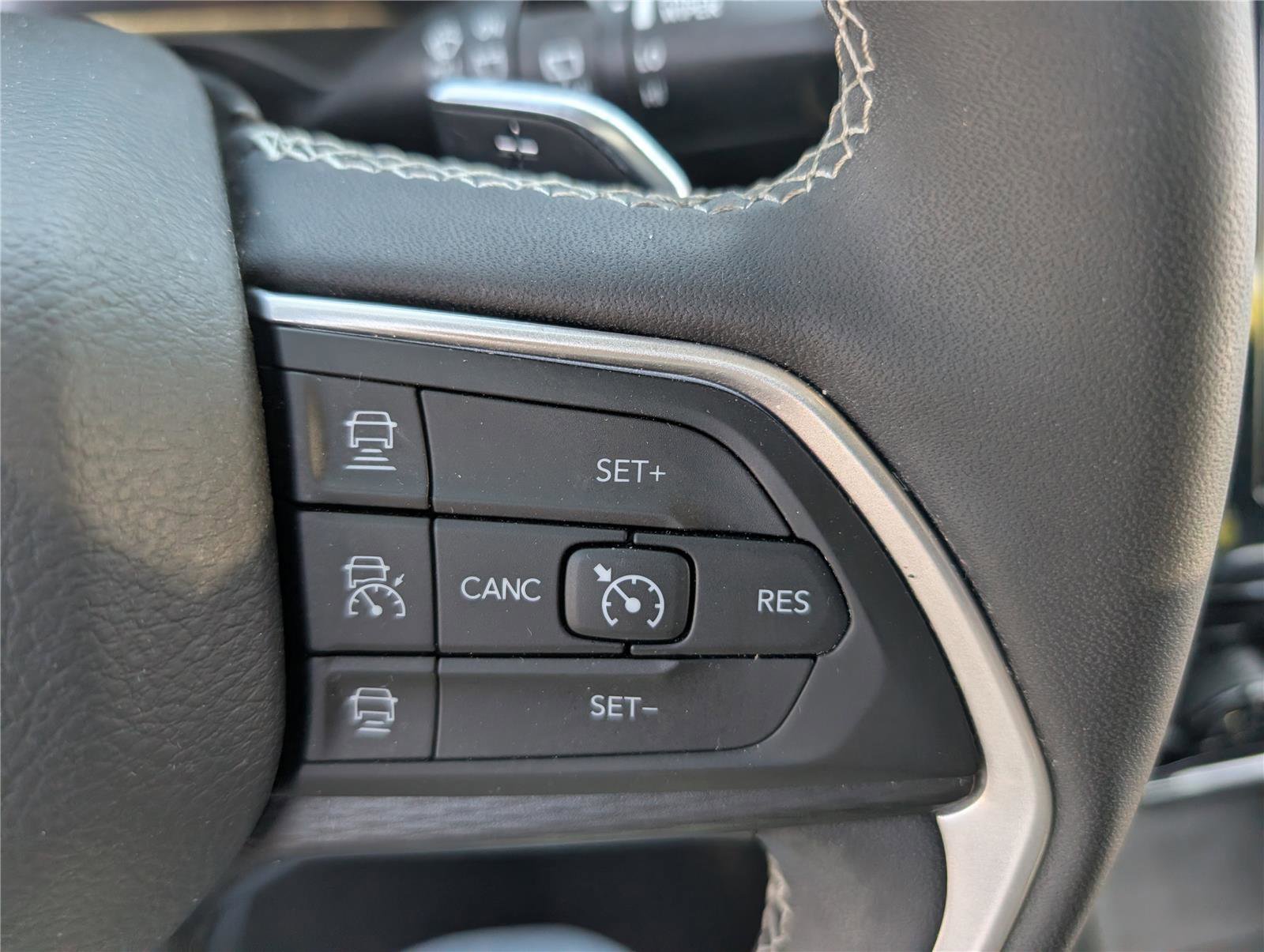 Used 2023 Jeep Grand Cherokee Altitude image 24