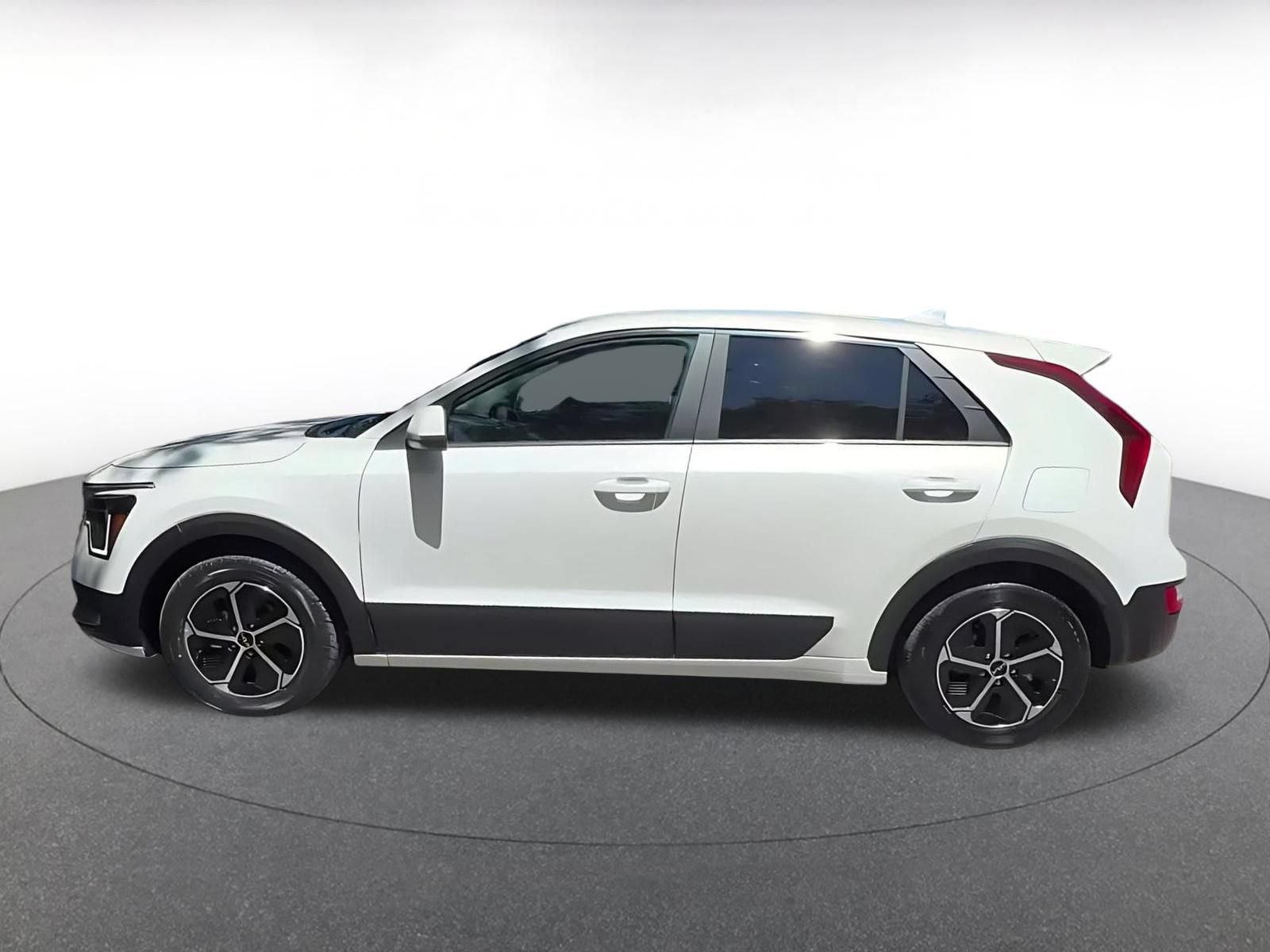 Used 2026 Kia Niro LX FWD image 9