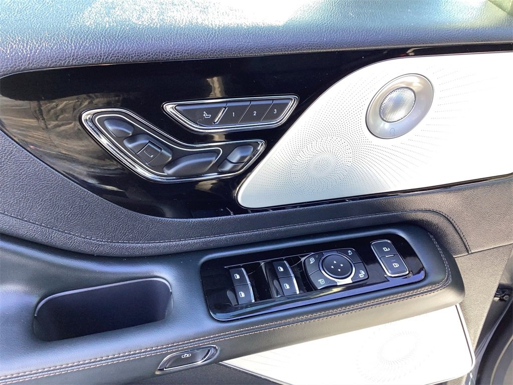Used 2025 Lincoln Aviator Reserve w/ Equipment Group 201A image 12