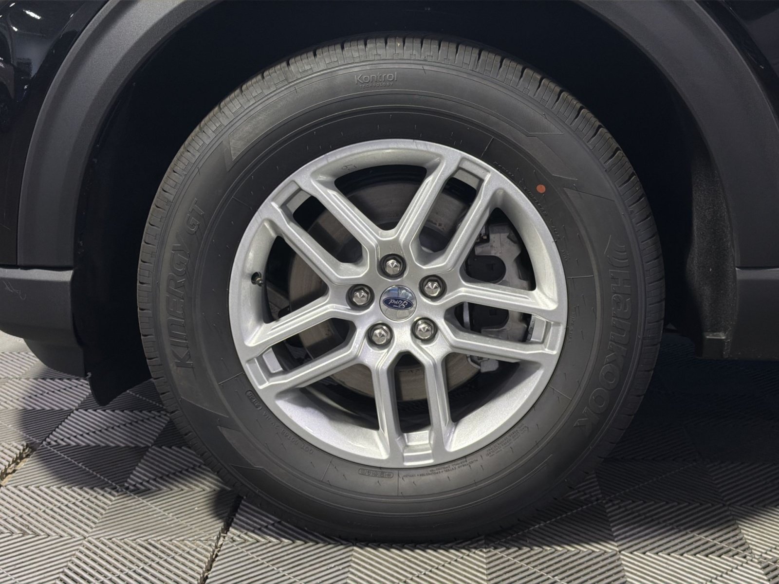 New 2026 Ford Explorer Active AWD/4WD image 15