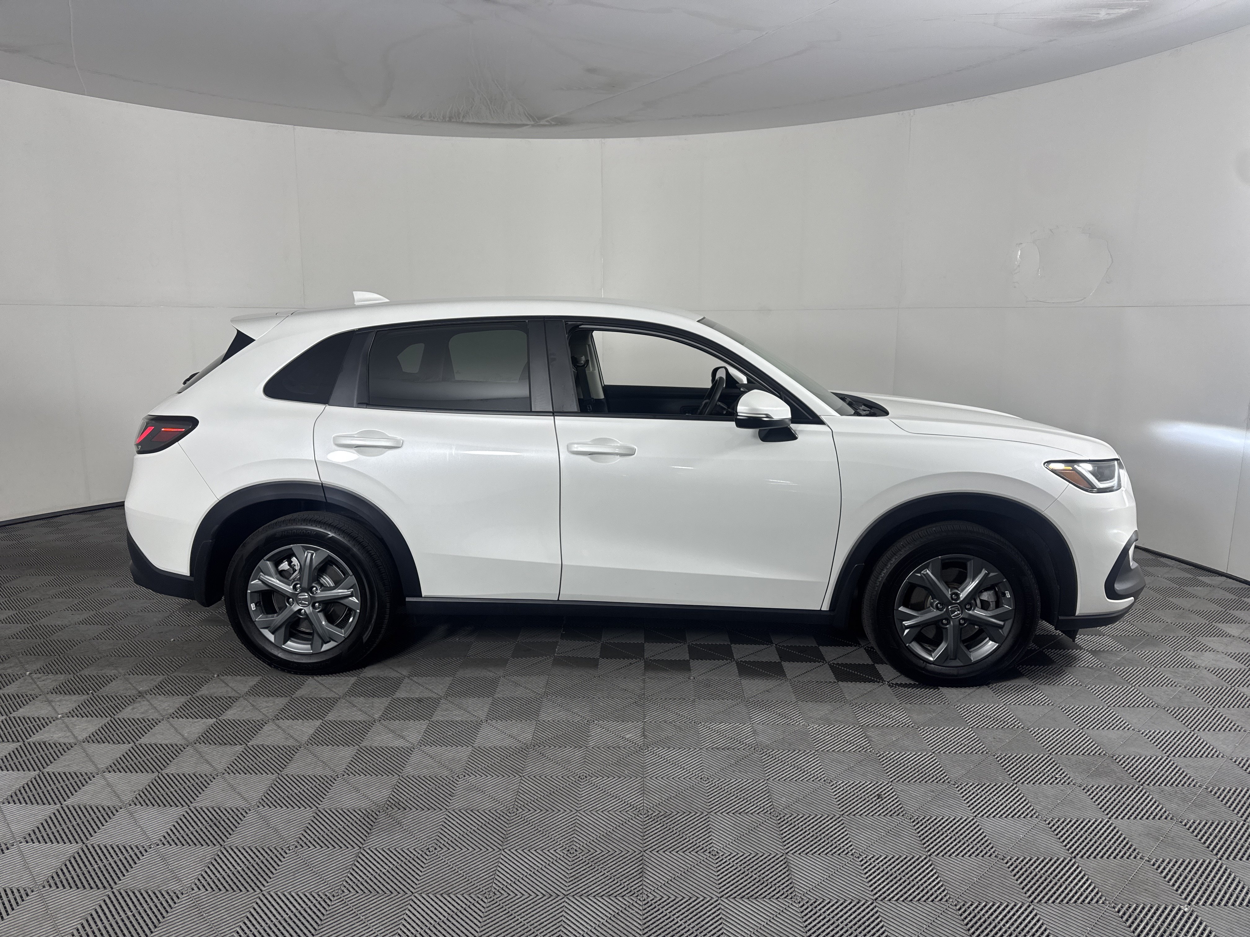 Certified 2026 Honda HR-V LX image 34