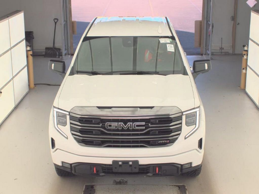 Used 2022 GMC Sierra 1500 AT4 image 2