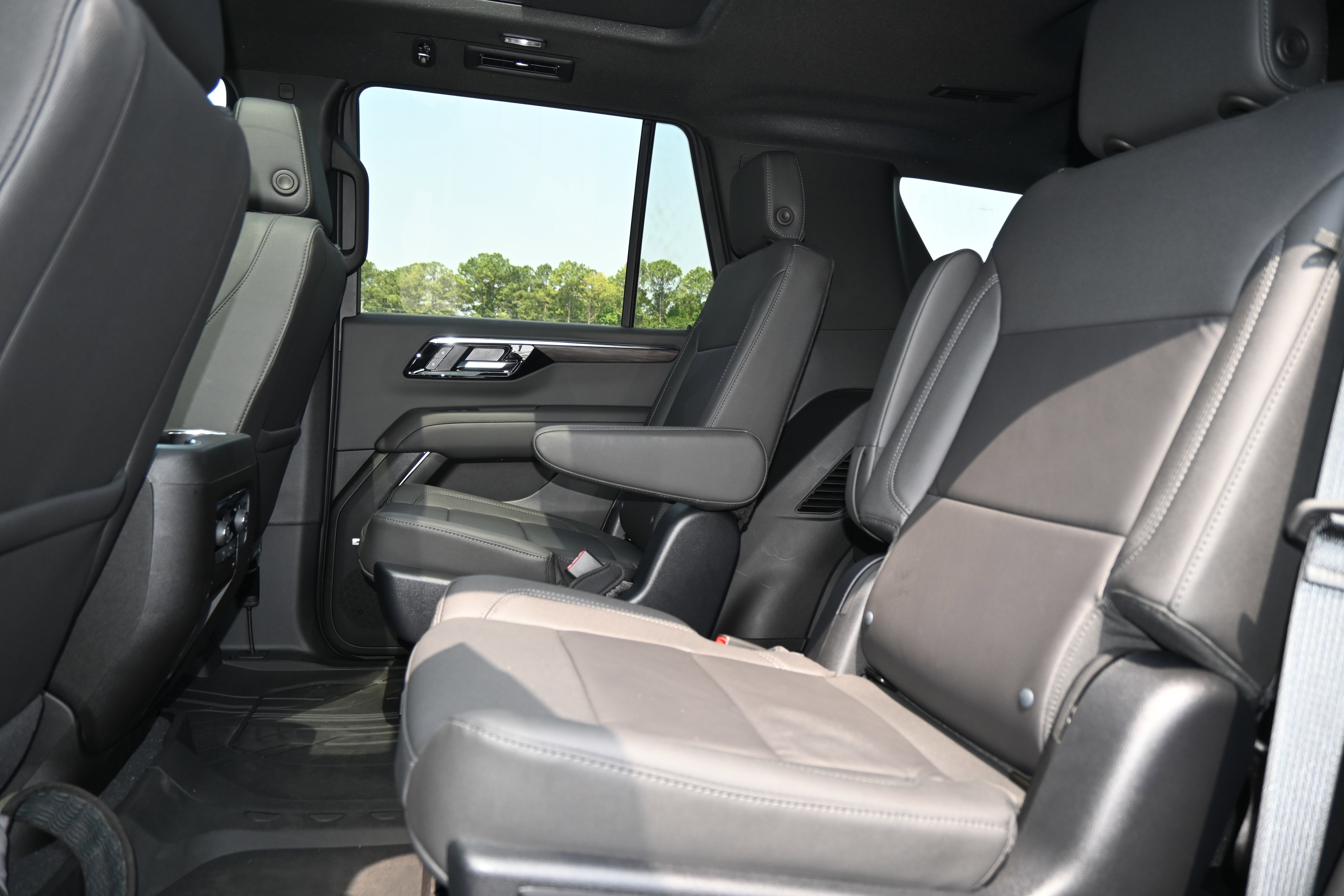 Used 2025 Chevrolet Tahoe LT w/ Comfort Package image 31