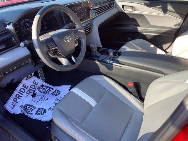 Used 2025 Toyota Camry SE FWD image 8