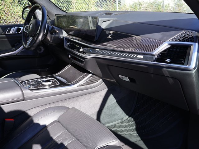 Used 2025 BMW X7 M60i AWD/4WD image 26