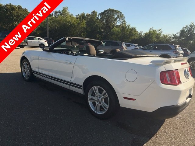 Used 2010 Ford Mustang Convertible image 18
