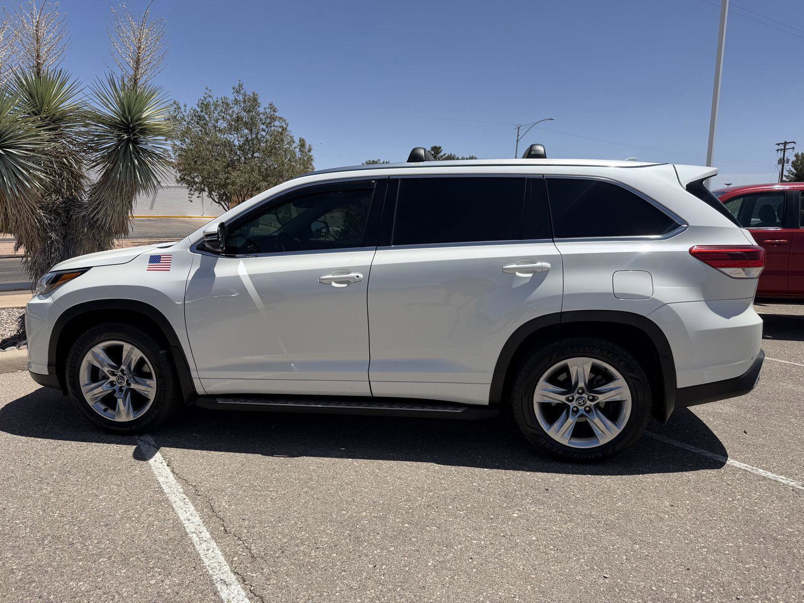 Used 2017 Toyota Highlander Limited AWD/4WD image 2
