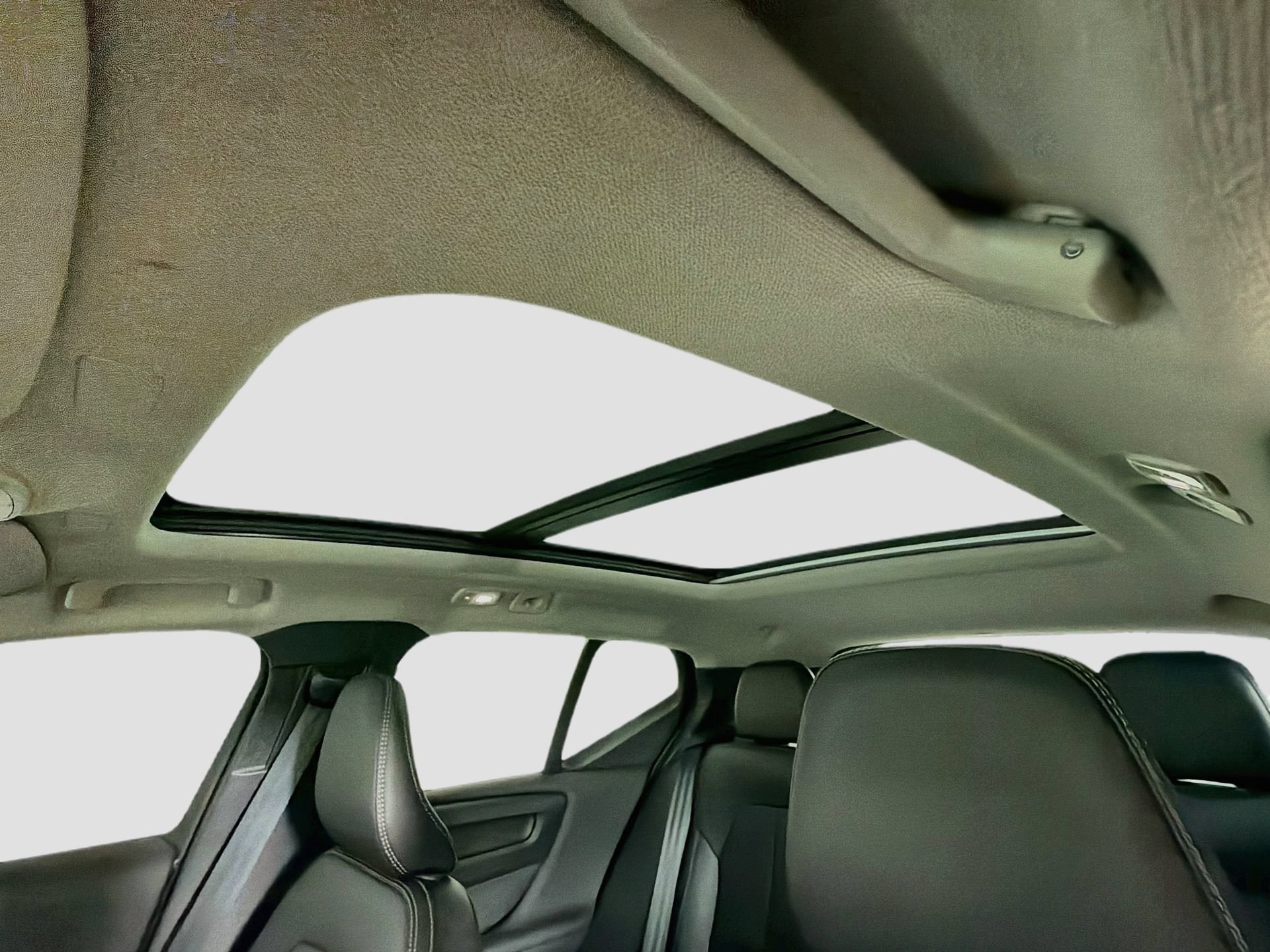 Certified 2024 Volvo XC40 B5 Plus AWD/4WD image 22