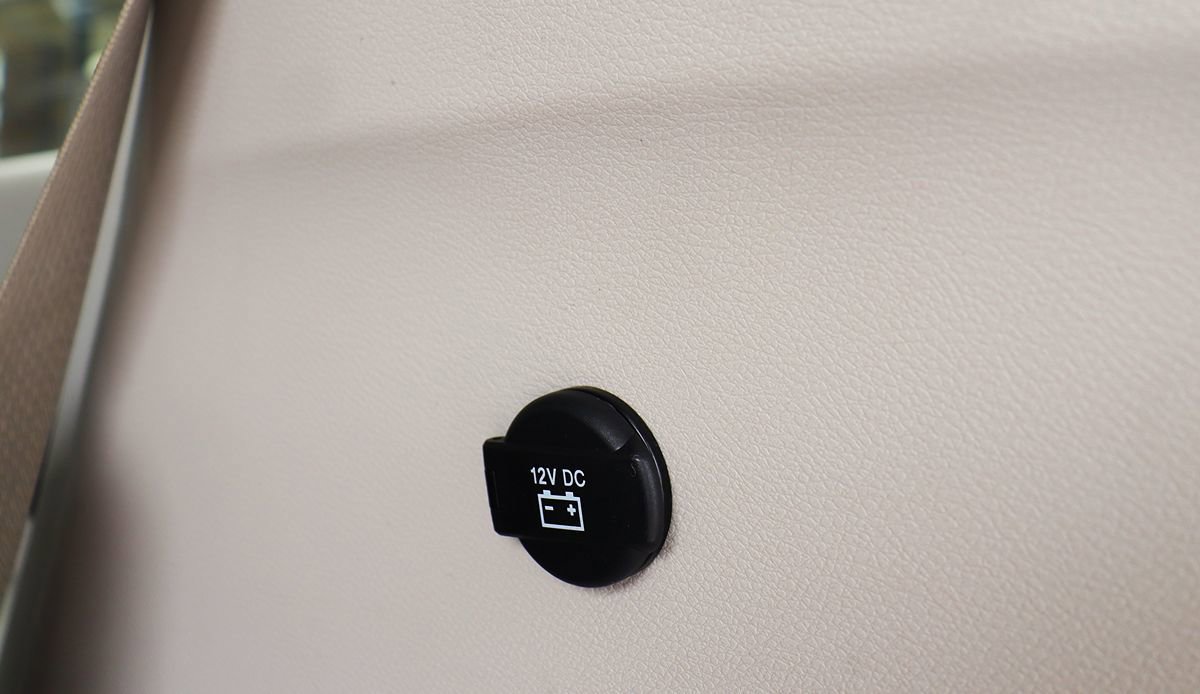 Used 2023 Chrysler Voyager LX FWD image 27