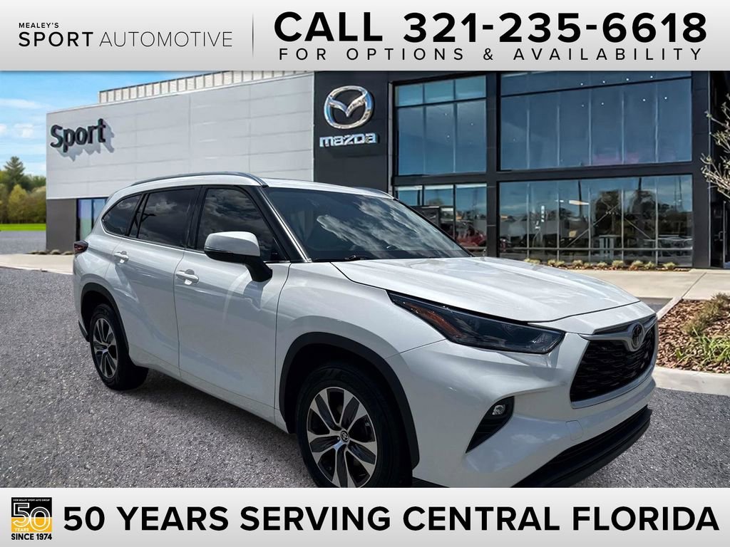 Used 2021 Toyota Highlander XLE FWD image 1