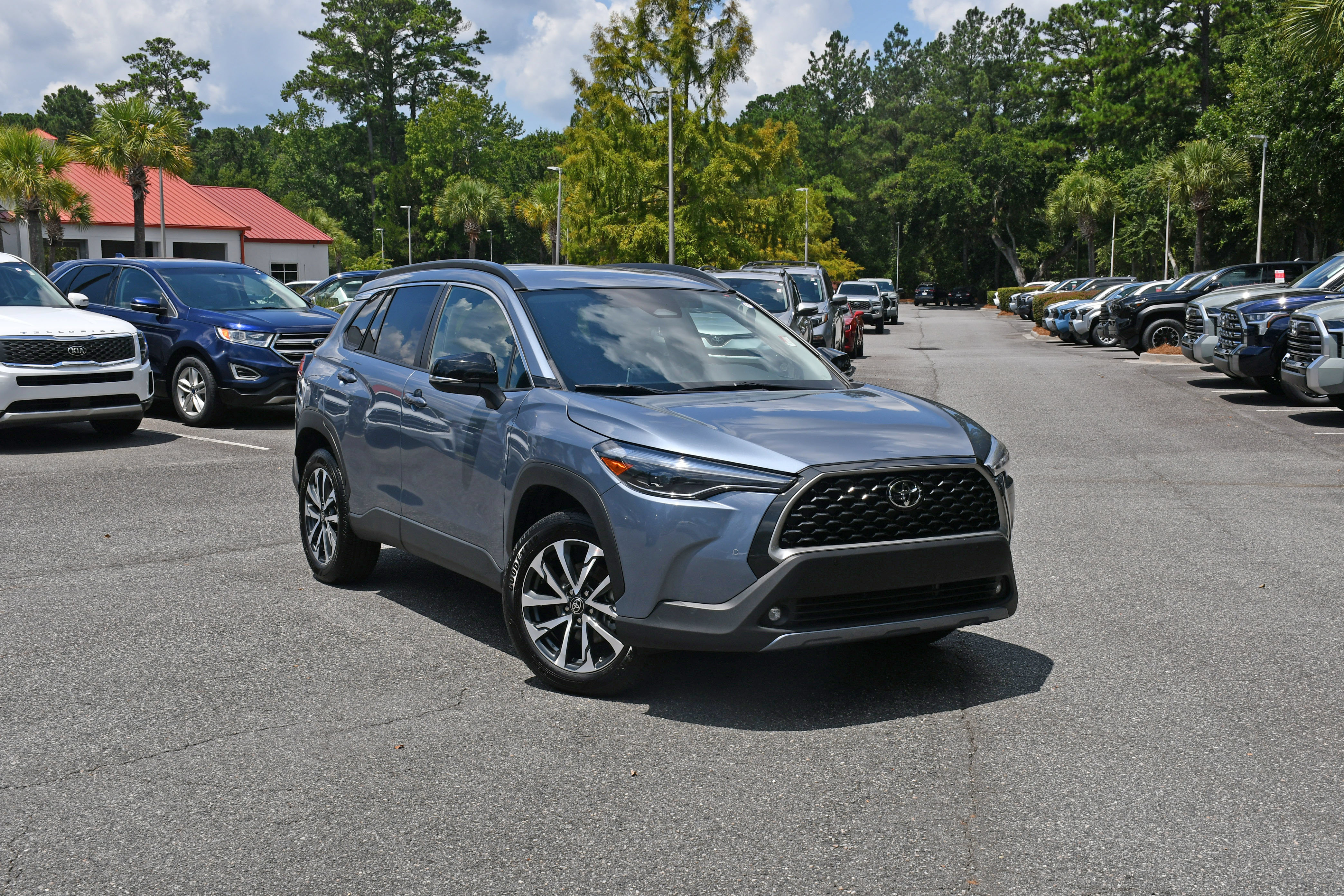 Certified 2025 Toyota Corolla Cross XLE FWD image 6