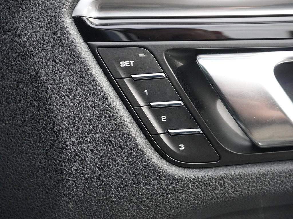 Used 2022 Porsche Macan image 43