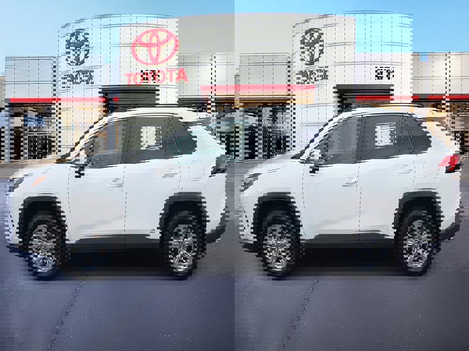 Used 2024 Toyota RAV4 XLE w/ Convenience Package image 8