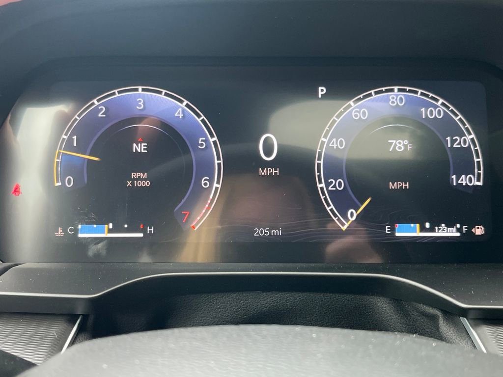 New 2025 Jeep Grand Cherokee Altitude image 24