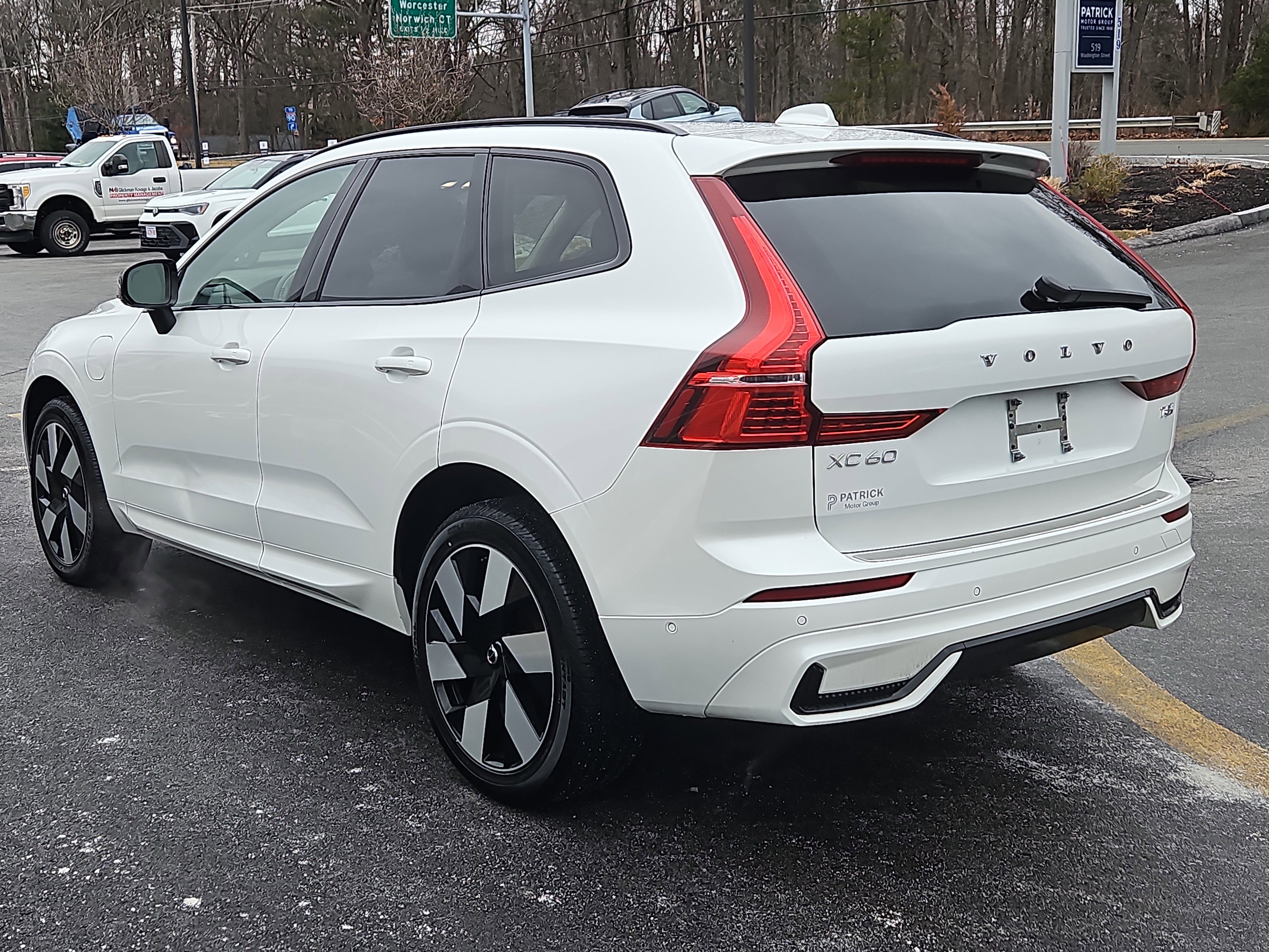 Used 2025 Volvo XC60 T8 Plus w/ Protection Package Premier image 28