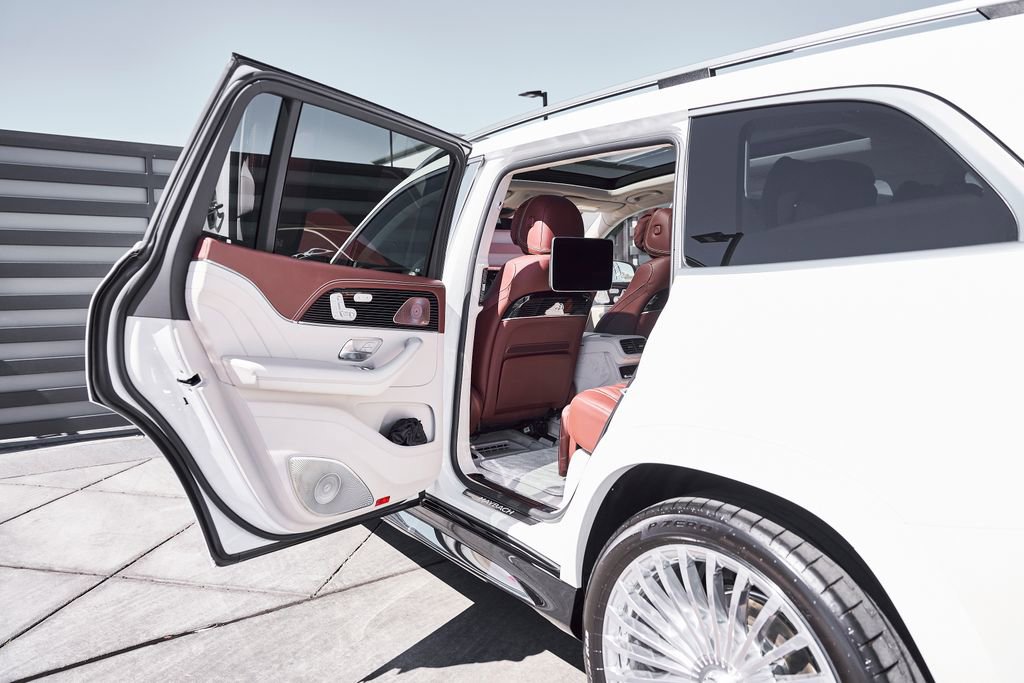 Used 2026 Mercedes-Benz Maybach GLS 600 4MATIC image 30