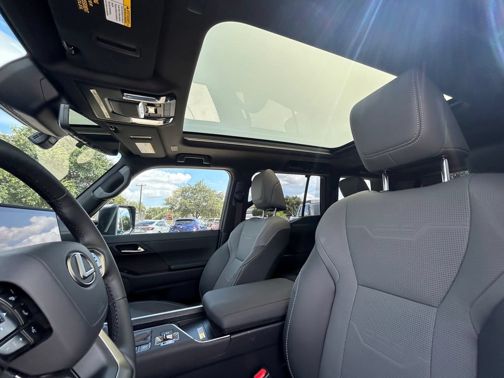 Used 2026 Lexus GX 550 w/ Accessory Package (2T) AWD/4WD image 12
