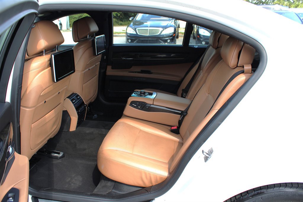 Used 2013 BMW 750Li RWD image 18