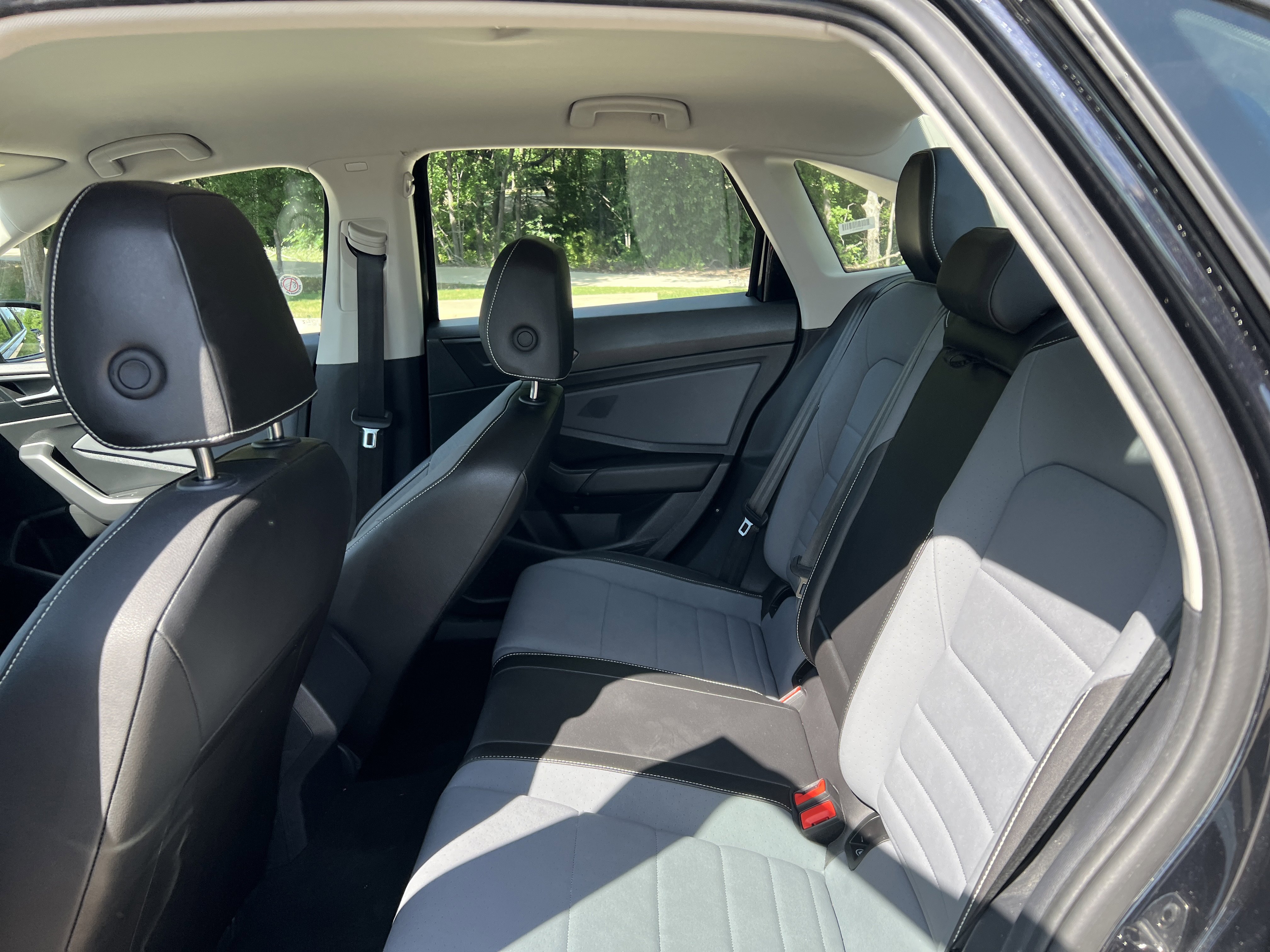 Used 2025 Volkswagen Jetta SE FWD image 28