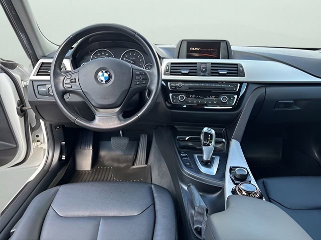 Used 2017 BMW 320i xDrive Sedan image 9