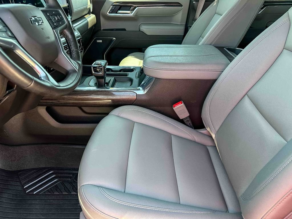 Used 2025 Chevrolet Silverado 1500 LT Trail Boss w/ Convenience Package II AWD/4WD image 13