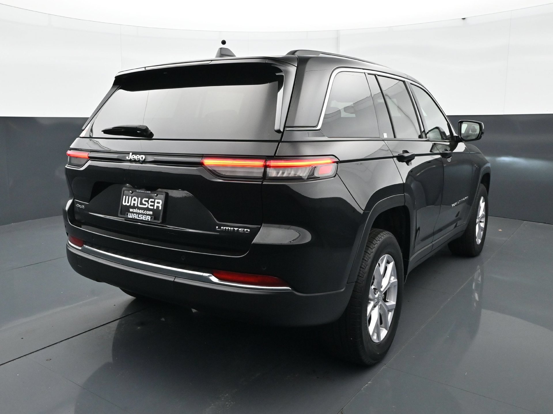 Used 2022 Jeep Grand Cherokee Limited AWD/4WD image 6