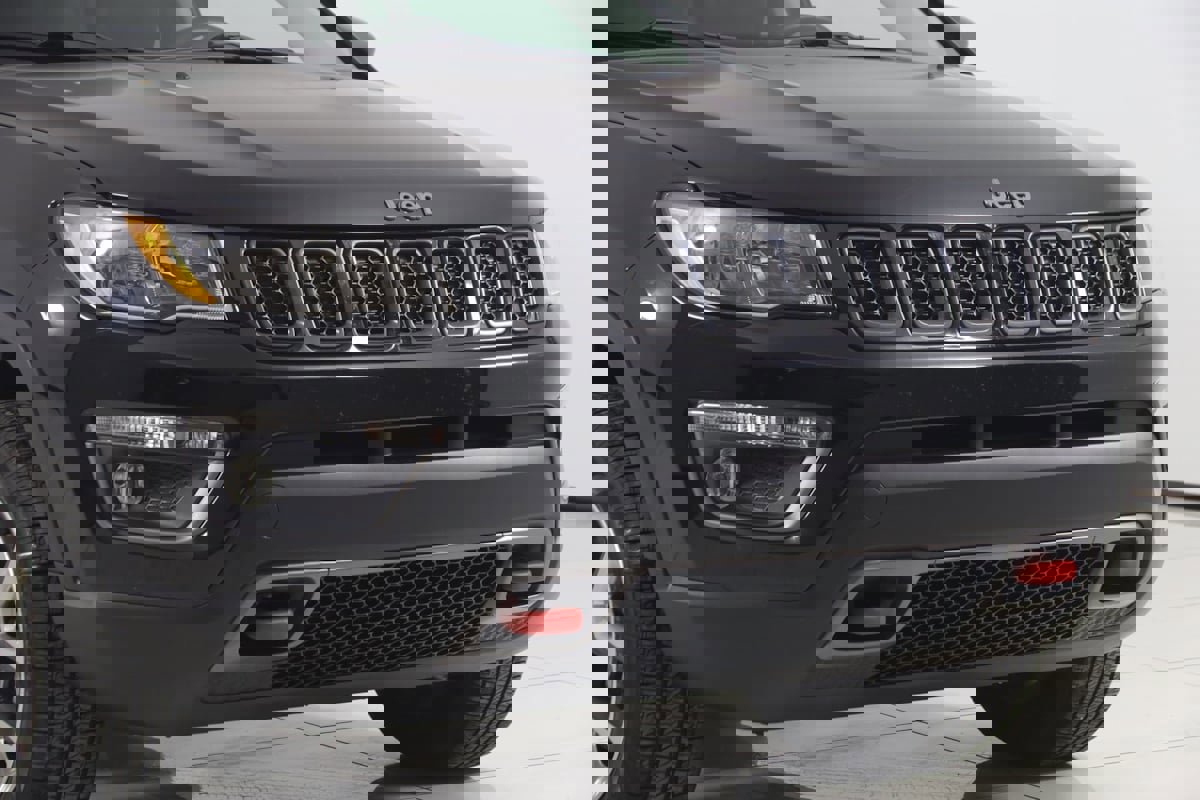 Used 2018 Jeep Compass Trailhawk w/ Safe & Security Group image 36