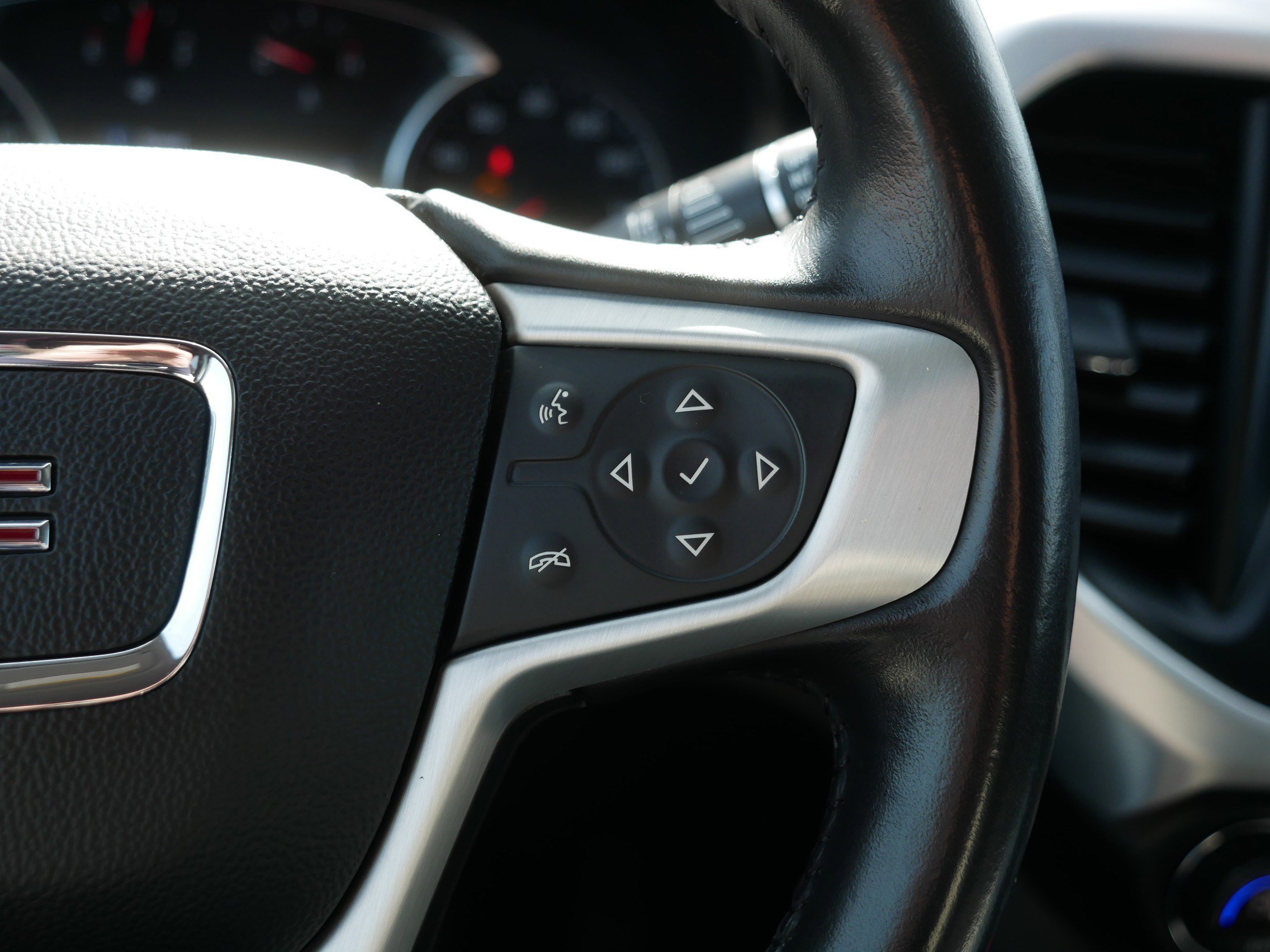 Used 2020 GMC Acadia SLE w/ Driver Convenience Package image 30