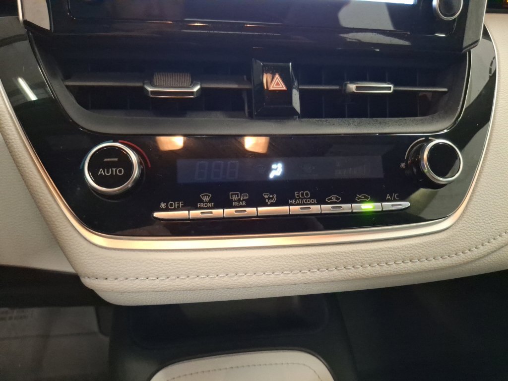 Used 2020 Toyota Corolla SE FWD image 24