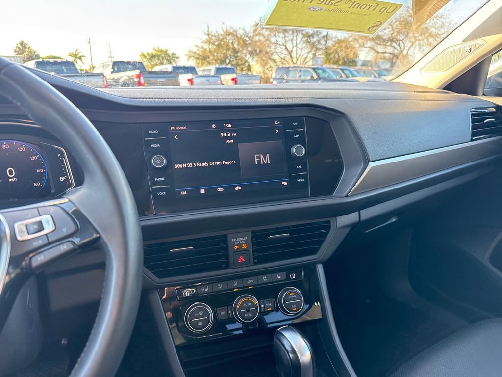 Used 2020 Volkswagen Jetta SEL Premium image 19