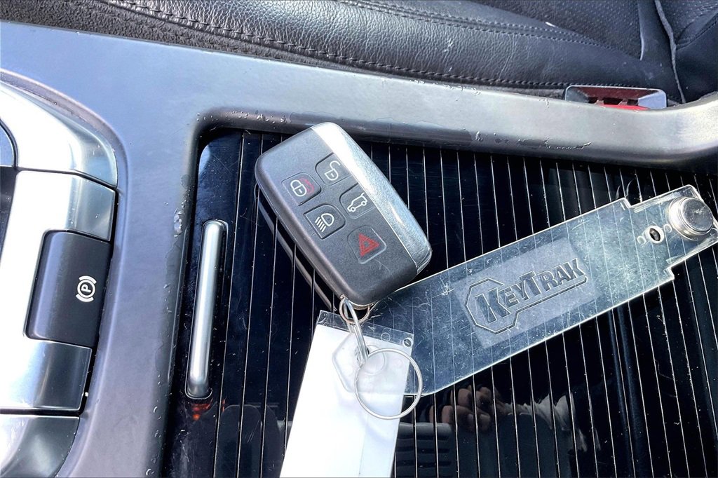 Used 2019 Land Rover Discovery Sport HSE image 36