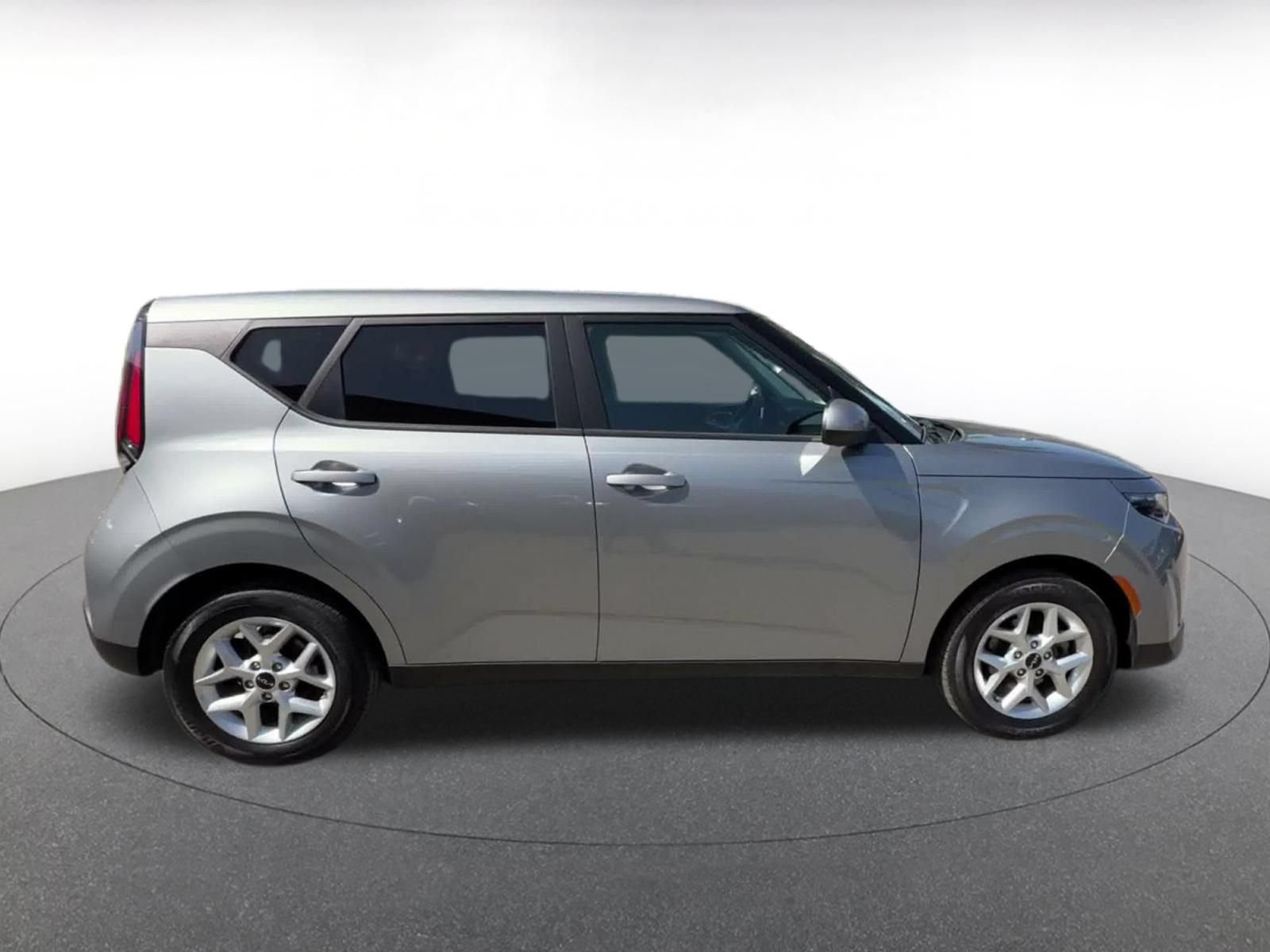 Used 2025 Kia Soul LX w/ LX Technology Package FWD image 15