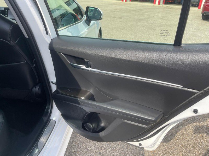 Used 2024 Toyota Camry SE image 14
