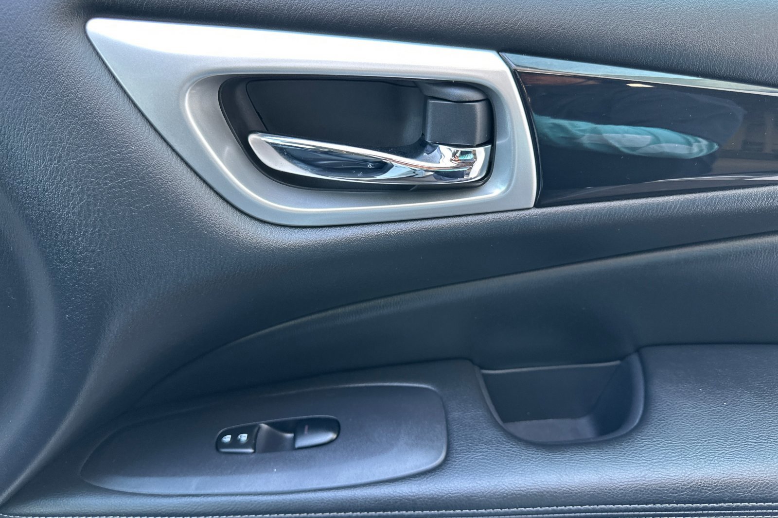 Used 2019 Nissan Pathfinder S image 22