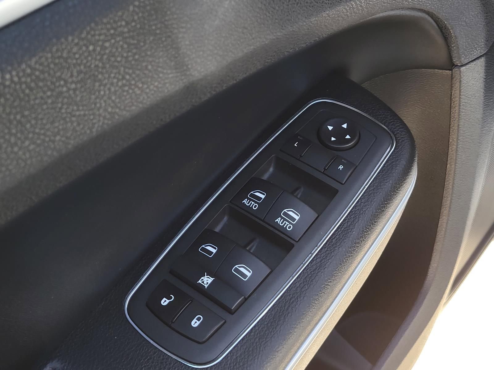 Used 2022 Chrysler 300 S w/ Comfort Group image 17