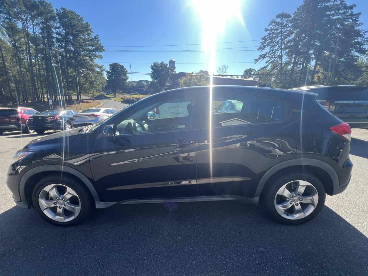 Used 2019 Honda HR-V LX image 2