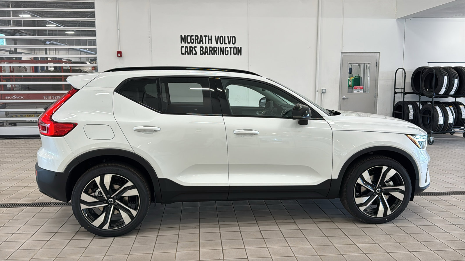 New 2026 Volvo XC40 B5 Plus w/ Protection Package Premier AWD/4WD image 4